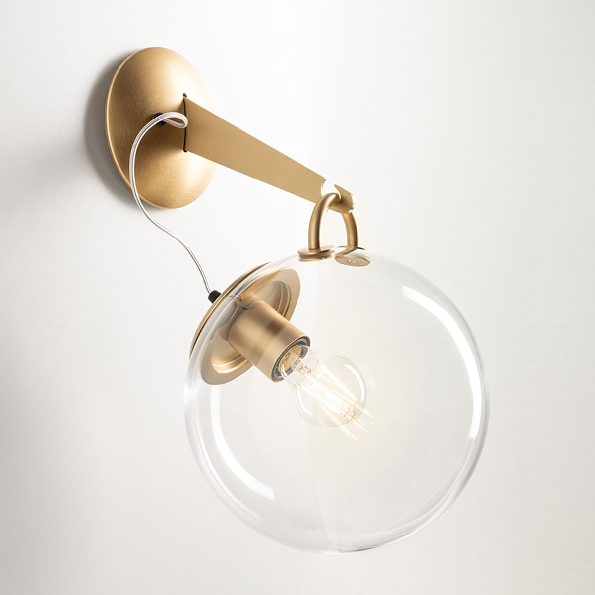 Omtrek Illustreren nieuwigheid Artemide Miconos | Design wandlamp glazen bol | LUMZ at Work